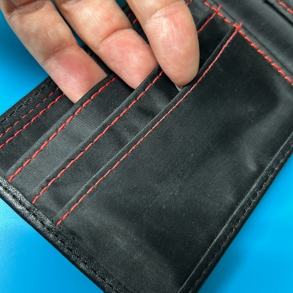 🖤Vtg QuickSilver leather bifold wallet - Picture 8 of 16